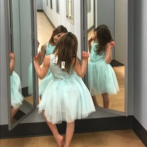 Meet your Posher, Elisa